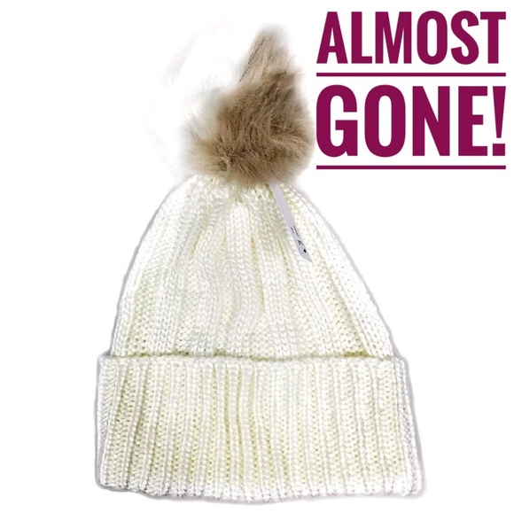 BCBGeneration Accessories - ❄3/$20 BCBGeneration Faux Fur Pom Pom Beanie